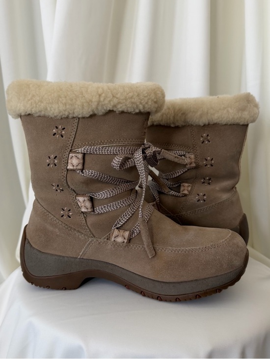 Ulu Shoes - ULU Suluk Women's Waterproof Faux Fur Trim Leather Winter boots size 6.